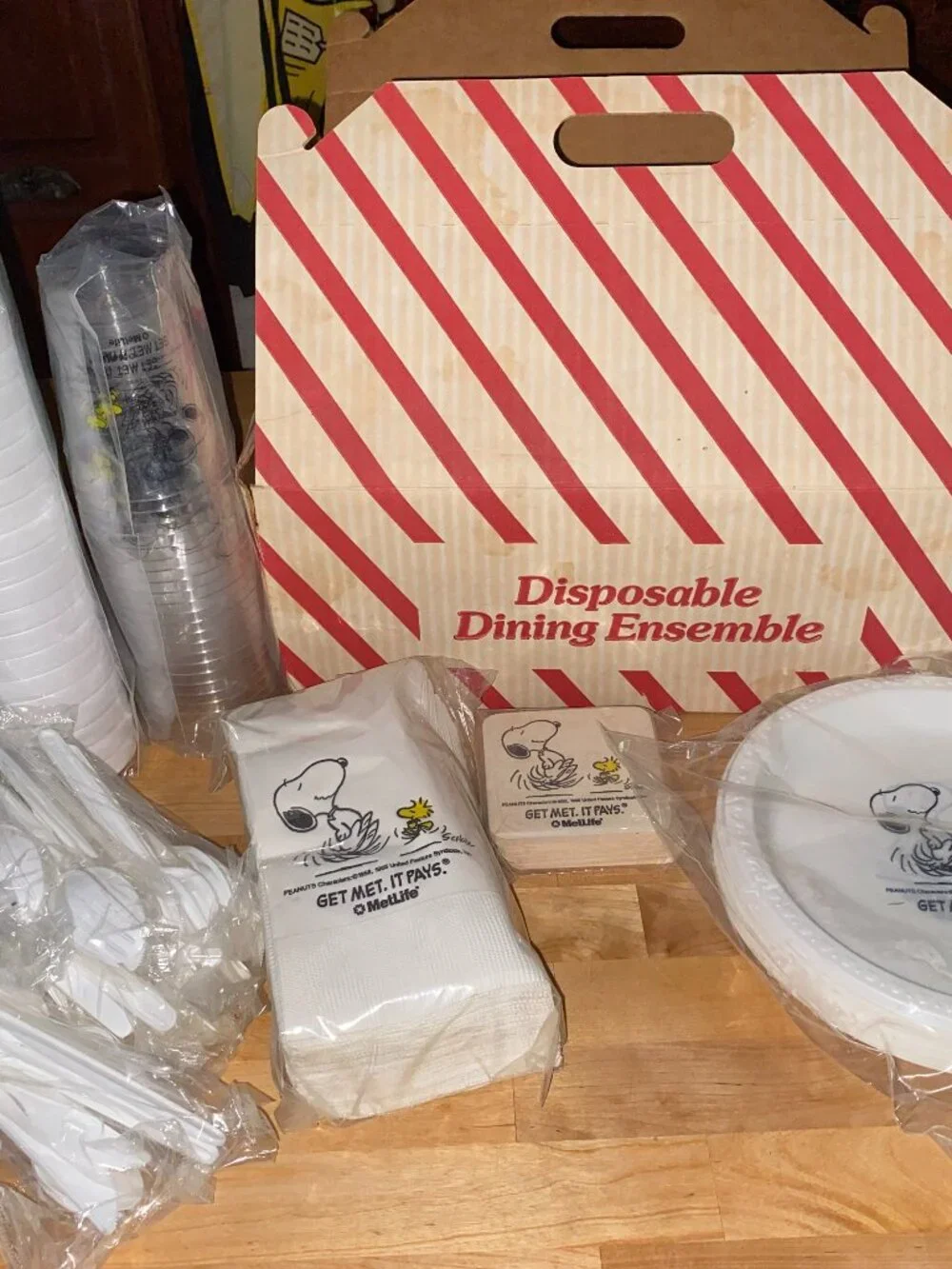 Vintage 90s Met Life Snoopy Party / Picnic Kit Disposable Dining Ensemble Sealed